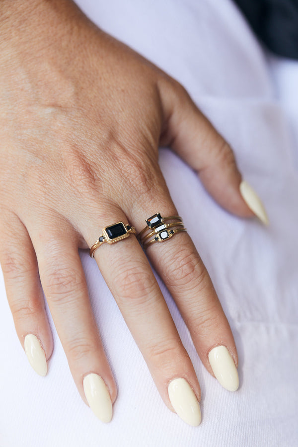 14K gold ring with 3 black diamonds-L
