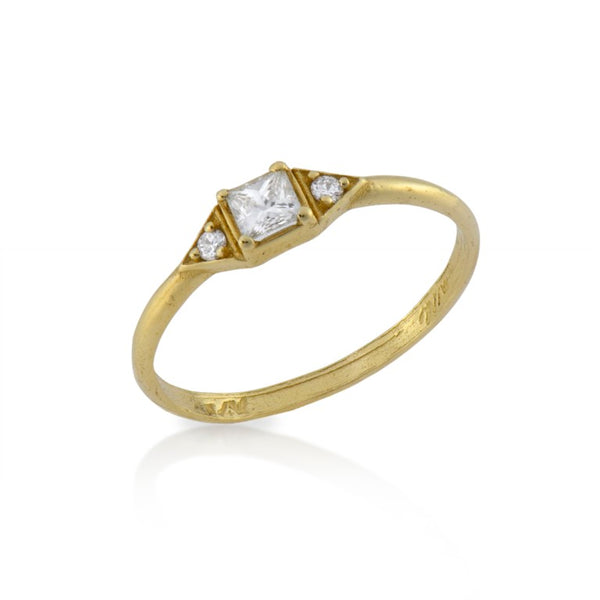 14K gold ring with 3 white diamonds-L